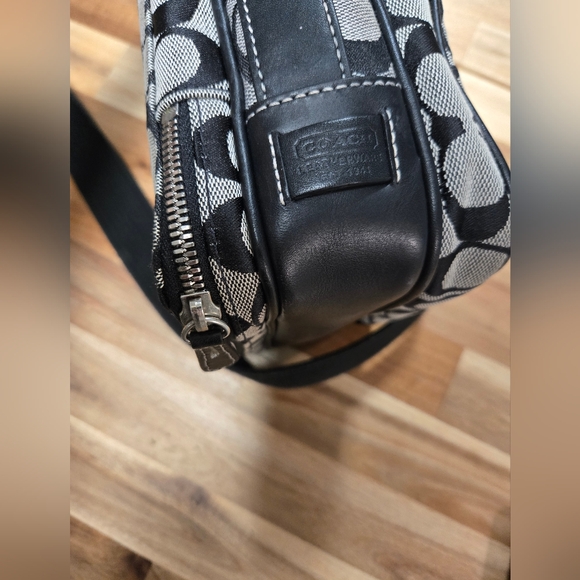 Coach Signature Canvas Monogram Crossbody Messenger bag w/ 3 Zip Compartment - Picture 12 of 16